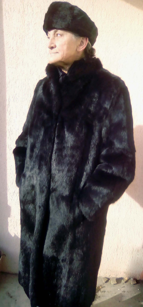 Vand haina din blana naturala de vidra + caciula din blana naturala |  Okazii.ro