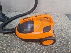 Zanussi | Aspirator fara sac, capacitate de 2 litri, putere de 1600W