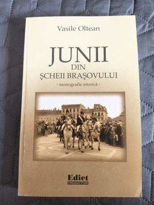 Junii din Scheii Brasovului - Vasile Oltean, autograf / R2P1F foto