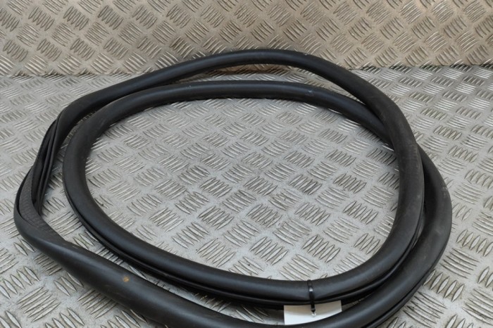 Garnitura ușă dreapta spate FORD KUGA III DFK 2023 OEM: LJ6B-S253A10-A | 26584933