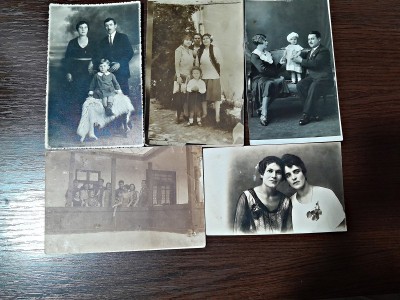 Fotografii tip carte postala, familii din perioada interbelica, set de 5, necirculate foto