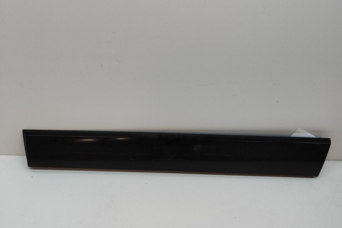 Bandou inferior ușă st&acirc;nga spate OPEL VIVARO Furgon 2015 OEM: 768556674R,828212211R,768555976R,828213755R,93867912,93867929,93453569,93453625 | 216725