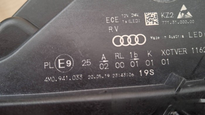Audi Q7 4M Headlight/headlamp 4M0941034