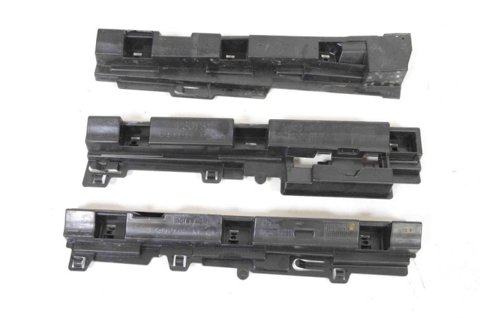 Suport prag lateral st&acirc;nga spate BMW 3 F30, F80 2016 OEM: 7256915,7256917,7256919 2952378