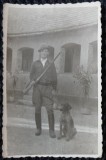 Fotografie, Vanator cu arma si cainele, 1968