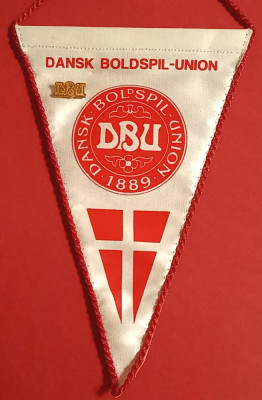 Fanion si insigna fotbal - Federatia de Fotbal din Danemarca foto