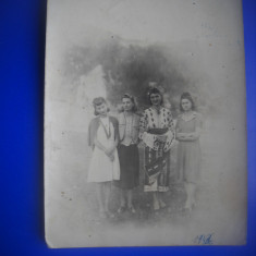 HOPCT 418 G FEMEI IN COSTUM POPULAR 1943 BASARABIA-FOTOGRAFIE VECHE TIP CP
