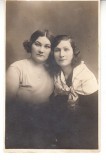 M1 F21 - FOTO - fotografie foarte veche - doua domnisoare - anii 1930, Romania 1900 - 1950