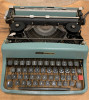 Masina de scris veche Olivetti Lettera 32