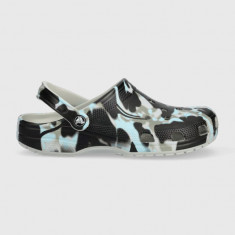 Crocs papuci Classic Spray Camo Clog bărbați, culoarea gri 208261