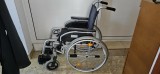 SCAUN CU ROTILE pentru persoane cu dizabilitati . Stare foarte buna . SE VINDE DOAR IN PITESTI !! NU TRIMIT IN TARA !