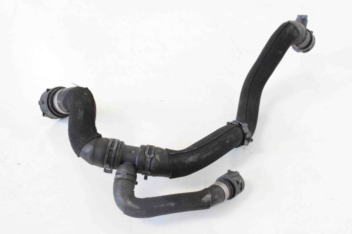 Furtun radiator răcire dreapta AUDI A4 8W2, B9 2015 OEM: 8K0121049M