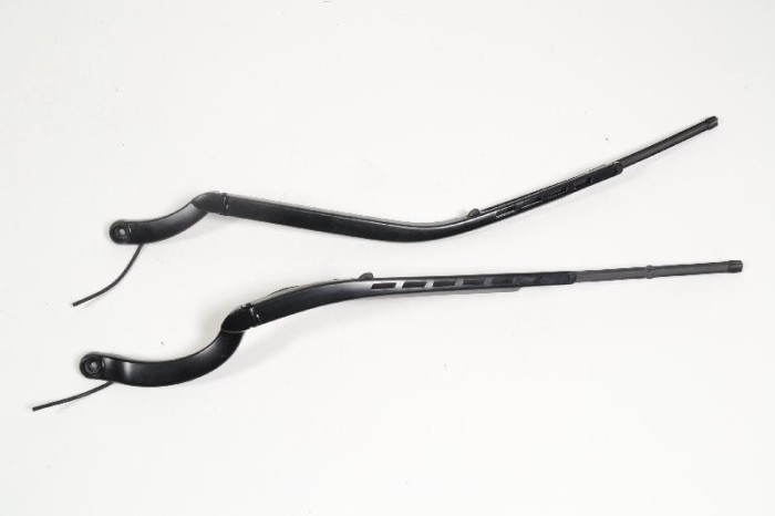 Braț ștergător față JAGUAR XF X250 2010 OEM: 8X23-17526-D,8X23-17526-C 3349964
