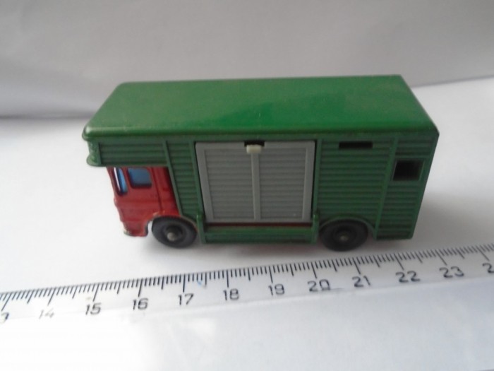 bnk jc Matchbox 17e AEC Horse Box