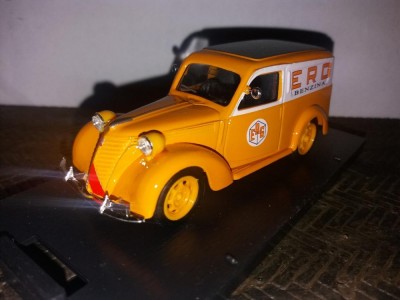 Macheta Fiat 1100 Furgone ERG - Genova - 1950 - BRUMM scara 1:43 foto