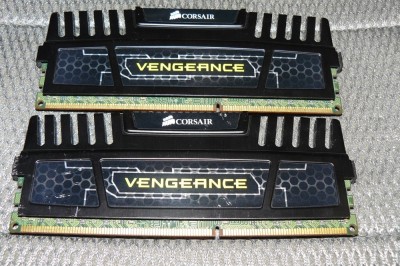 Kit 8GB (2 x 4GB) DDR3-memorii Corsair VENGEANCE (cu radiator) foto