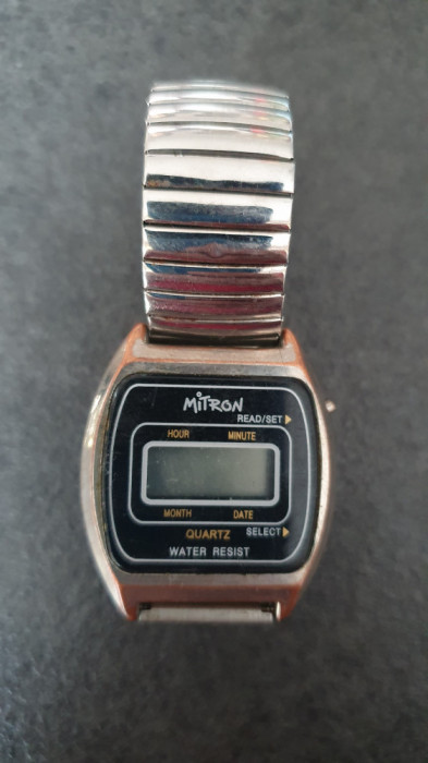 Ceas digital vechi Mitron cu quartz, necesita baterie, bratara originala metal