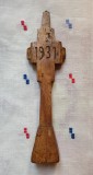 1931 Pristolnic pecetar din lemn sculptat