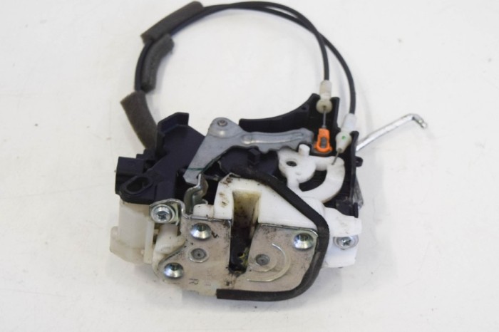 &Icirc;ncuietoare ușă dreapta față MITSUBISHI L 200 / TRITON KA_T, KB_T 2012 11218303