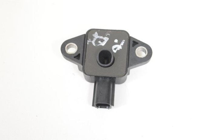 Senzor de impact dreapta față TESLA MODEL S 2016 OEM: 1005275-00-A,01162140190 2926482