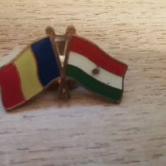 CM3 N3 36 - insigna - steag - Romania - India
