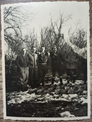 Grup de vanatori romani din perioada interbelica// fotografie foto