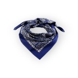 Cumpara ieftin Batic bumbac, imprimeu floral, 70 x 70 cm Bleumarin