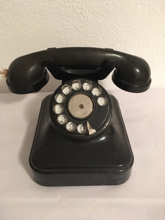 Telefon vechi Electromagnetica Bucuresti 1954, cu disc si receptor, colectie