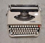 De vanzare o masina de scris marca PRIVILEG 300T an 1970