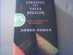 Ahmed Osman - STRAINUL DIN VALEA REGILOR { O mumie egipteana misterioasa } /2002 foto