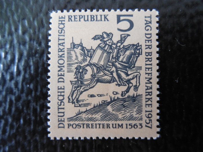 DDR-ZIUA MARCII 1957-COMPLET-NESTAMPILAT