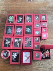 Lot 23 martisoare tip brosa, insigna, ... 4 / R1P1P foto