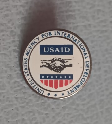 QW9 N5 94 - insigna - management - Agentia internationala pentru dezvoltare USA foto