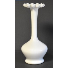 Vaza din sticla opalina / Milk glass - 22,5 cm