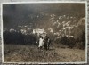 Fotografie Veche de Colecție: Grup pe Deal, 11.5x8.5 cm, București