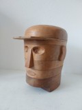 ** Cap sculptural din lemn &ndash; lucrare artizanală stilizată, marime naturala