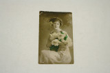 Carte postala circulata - fara timbre - domnisoara cu flori - 1925, Printata