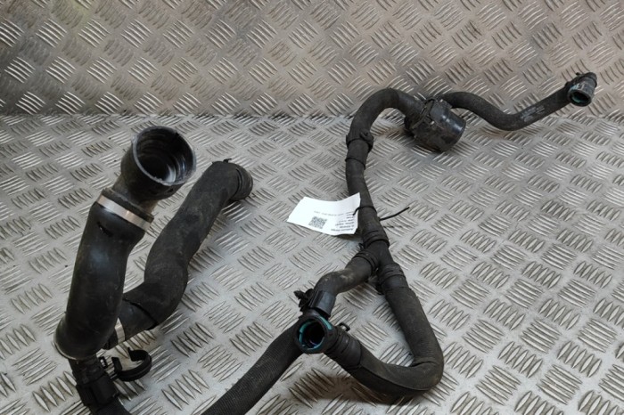 Furtun de lichid de răcire JAGUAR XE X760 2015 OEM: GX73-88504-AC,DX23-18D474-AC,0392023249,HK83-8260-CC 28183389