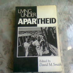 Living Under Apartheid: Aspects of Urbanization and Social Change in South Africa (London Research Series in Geography) - David M. Smith *carte in l