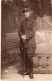 Fotografie Sublocotenent din Perioada Regelui Ferdinand cu Sabie Ploesti atelier foto Popp