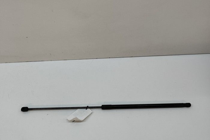 Amortizor capota dreapta față VW PASSAT Variant B7 365 2012 OEM: 3AA823359A 30658966