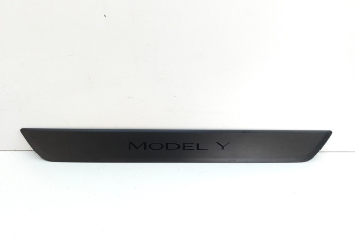 Ornament prag st&acirc;nga față TESLA MODEL Y 2023 OEM: 1494301-00-B 23518765