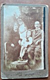 Fotografie pe cartom, familie perioada interbelica