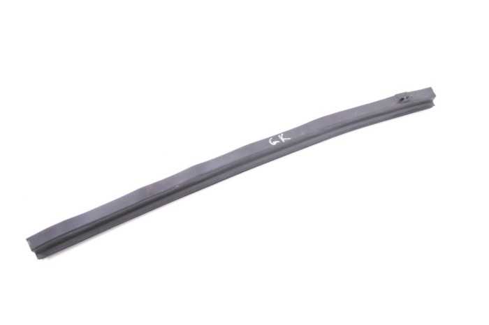 Garnitura ușă st&acirc;nga spate TESLA MODEL S 2017 OEM: 1038407-00-A 12146295