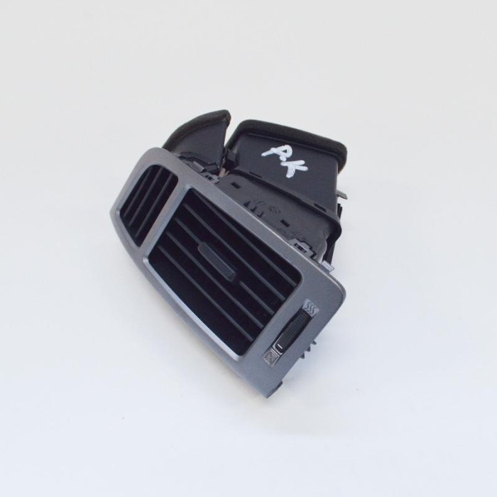 Gura de ventilație planșa de bord HYUNDAI i20 PB, PBT 2012 OEM: 97460-1J010,97460-1J000 10040837