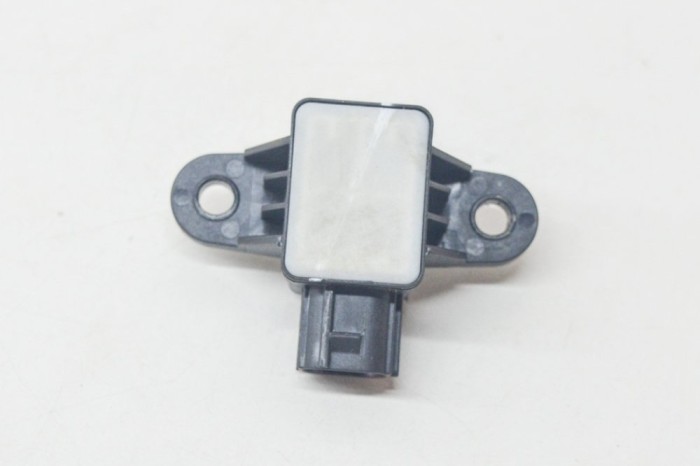 Senzor de impact dreapta față HYUNDAI IONIQ AE 2020 OEM: 95920-F2100 12121120
