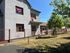 Casă de v&acirc;nzare