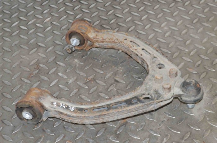 Braț superior dreapta față TESLA MODEL S 2014 OEM: 6008930-00-A