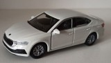 Macheta Skoda Octavia 4 sedan alb - Welly 1/36, 1:32