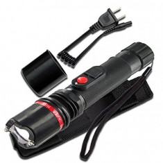 Electrosoc TW-105 cu functie de lanterna LED, pentru auto-aparare foto